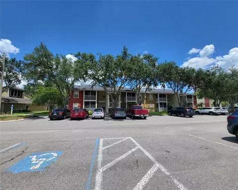 214 Lake Parsons Grn #202, Brandon, FL 33511