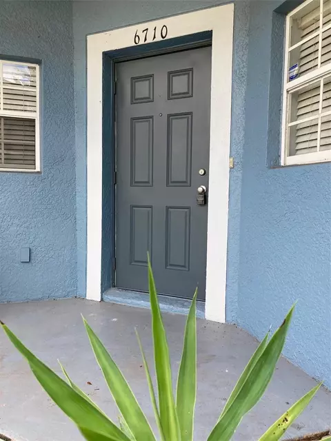 6710 Lake Camden Way, Gibsonton, FL 33534