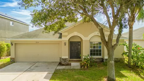2316 Roanoke Springs Dr, Ruskin, FL 33570