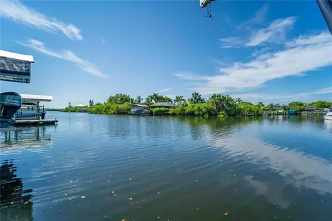 1424 Beach Club Ln, Apollo Beach, FL 33572