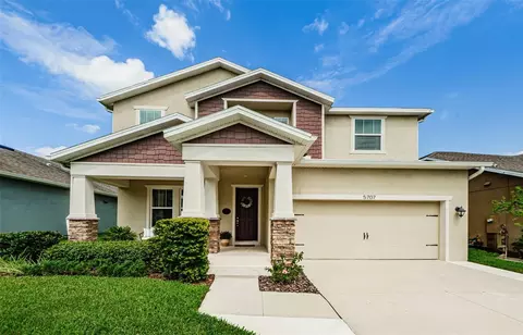 5707 Esker Falls Ln, Lithia, FL 33547