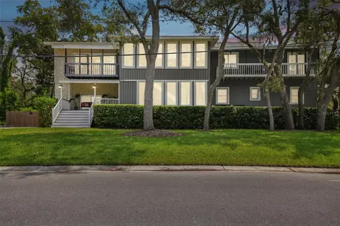 700 Seaview Dr, Crystal Beach, FL 34681