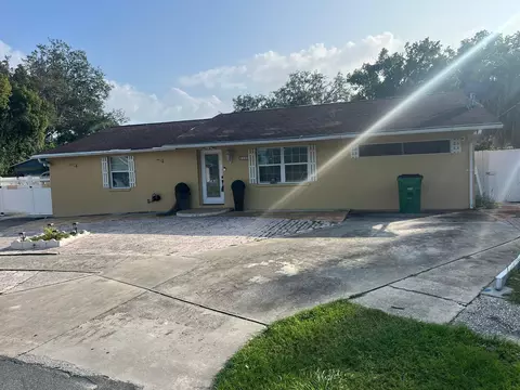 5623 Mccoy Ct, Zephyrhills, FL 33542