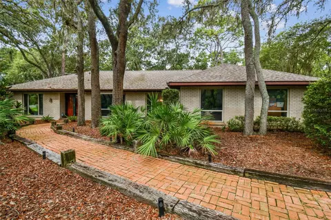 17008 Shady Pines Dr, Lutz, FL 33548