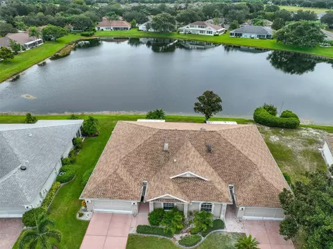 913 Oxford Park Dr, Sun City Center, FL 33573