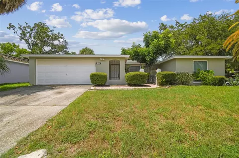 9625 Lakeside Ln, Port Richey, FL 34668