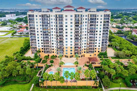 5823 Bowen Daniel Dr #302, Tampa, FL 33616