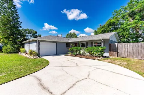 1306 Willow Valley Dr, Brandon, FL 33510