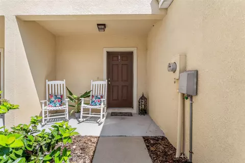 9977 Hound Chase Dr, Gibsonton, FL 33534