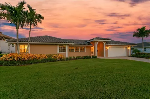 2054 Illinois Ave NE, Saint Petersburg, FL 33703