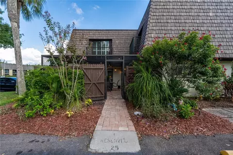 15404 E Pond Woods Dr, Tampa, FL 33618