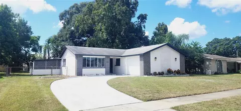 8845 Oak Cir, Tampa, FL 33615