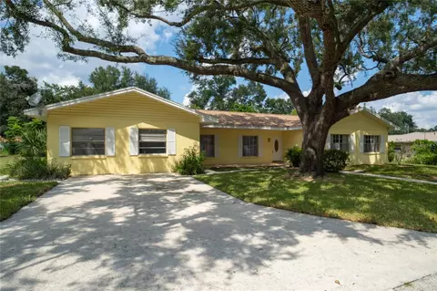 604 Royal Crest Dr, Brandon, FL 33511