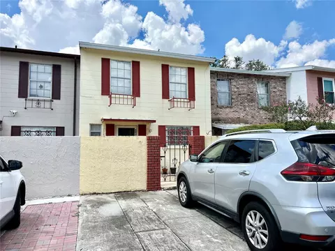 9848 Overlook Dr, Temple Terrace, FL 33617