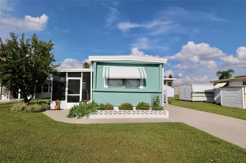 121 W Saint Johns Way, Apollo Beach, FL 33572