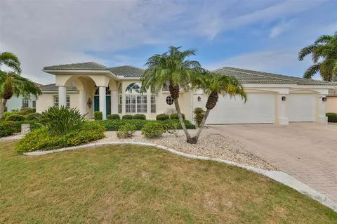 1126 Signature Dr, Sun City Center, FL 33573