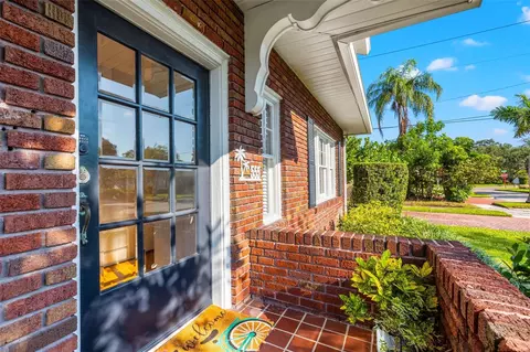 555 20th Ave NE, Saint Petersburg, FL 33704