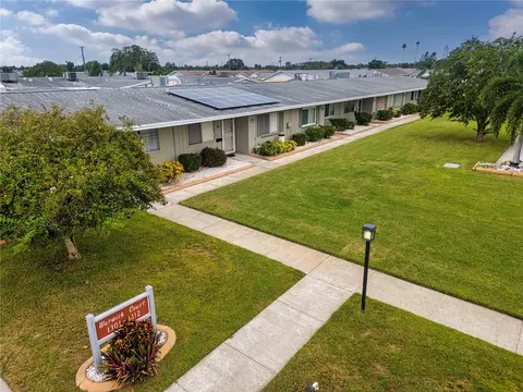 1305 Warwick Ct, Sun City Center, FL 33573