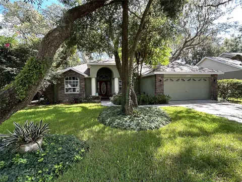 1019 Legends Pass Dr, Valrico, FL 33594