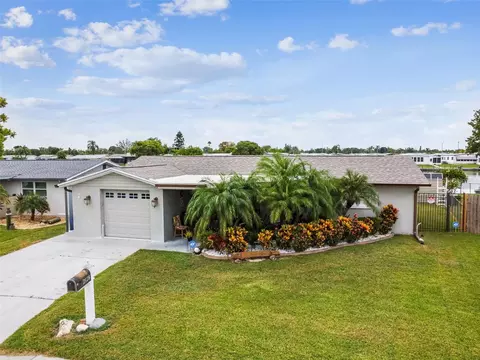 2128 Society Dr, Holiday, FL 34691