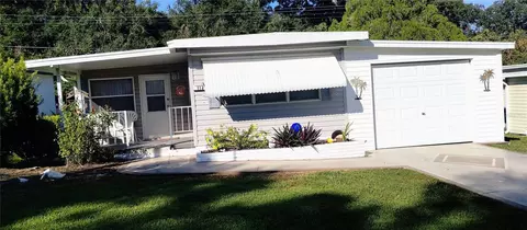 6113 Ridgewood Dr, Zephyrhills, FL 33542