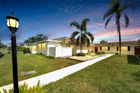 202 Bedford St #52, Sun City Center, FL 33573