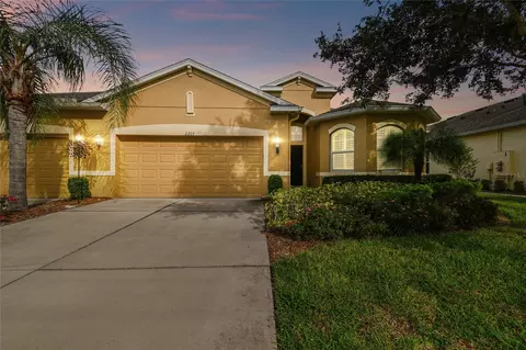 2207 Vista Greens Dr #27, Sun City Center, FL 33573