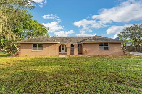 8825 Oakwood Dr, Lake Wales, FL 33898