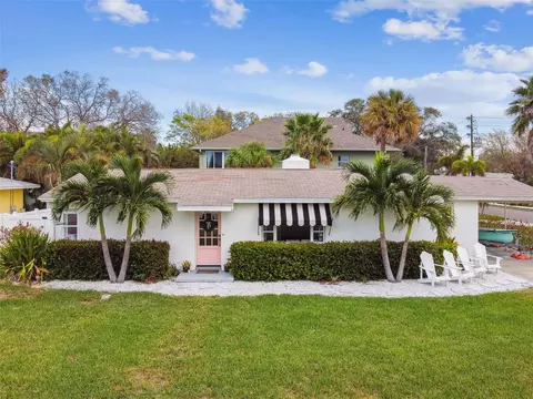 16101 1st St E, Redington Beach, FL 33708