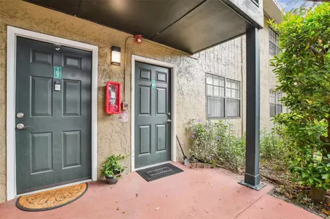 202 Pine Tulip Ct #101, Tampa, FL 33612