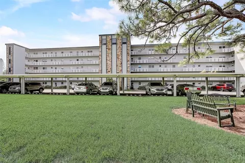 3880 Ironwood Ln #405E, Bradenton, FL 34209