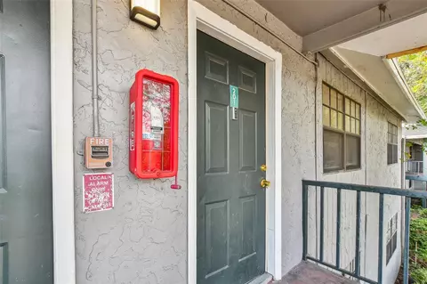 205 Pine Tulip Ct #201, Tampa, FL 33612