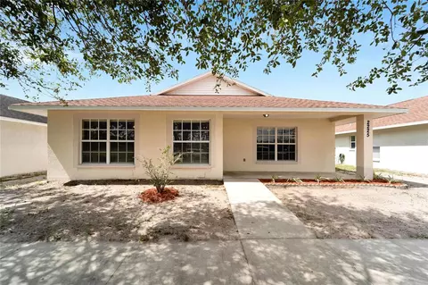 2225 Unity Village Dr, Ruskin, FL 33570