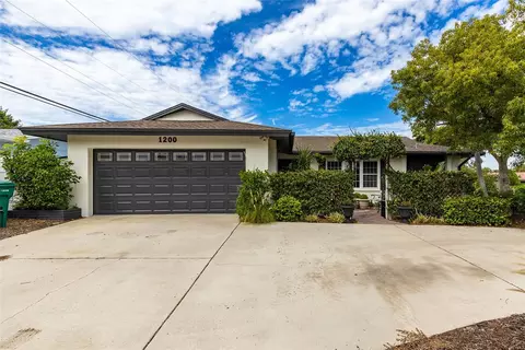 1200 Harbor Hills Dr, Largo, FL 33770