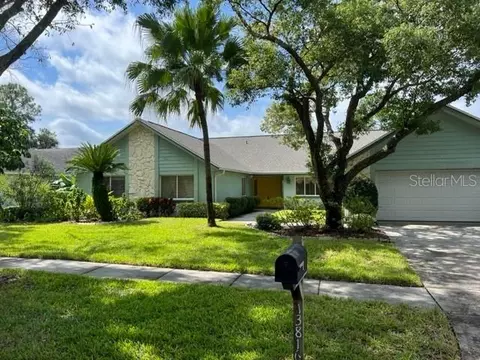 13816 Cypress Village Cir, Tampa, FL 33618
