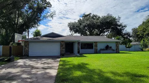 2201 Jennifer Ln, Valrico, FL 33594