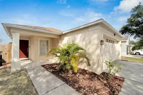 421 Maple Pointe Dr, Seffner, FL 33584