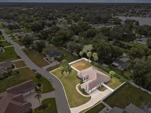 919 John Cressler Dr, Seffner, FL 33584