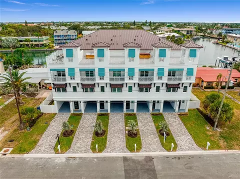 11801 1st St E, Treasure Island, FL 33706