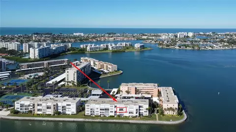 7645 Sun Island Dr S #305, South Pasadena, FL 33707