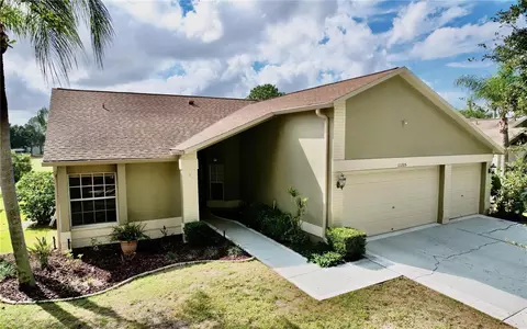11205 Longbrooke Dr, Riverview, FL 33579