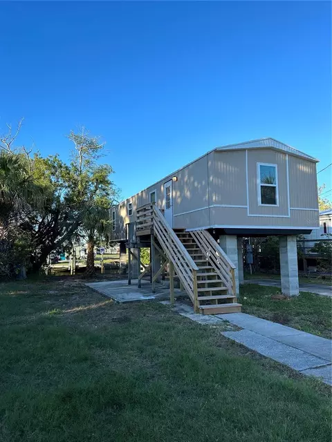 6829 Albatross Ln, Hudson, FL 34667