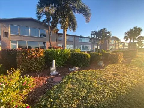 2 Causeway Blvd #109, Dunedin, FL 34698