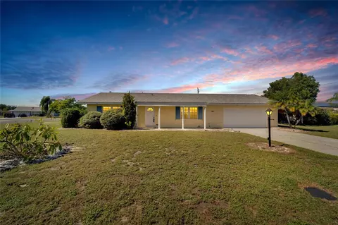 1000 Andover Cir, Sun City Center, FL 33573