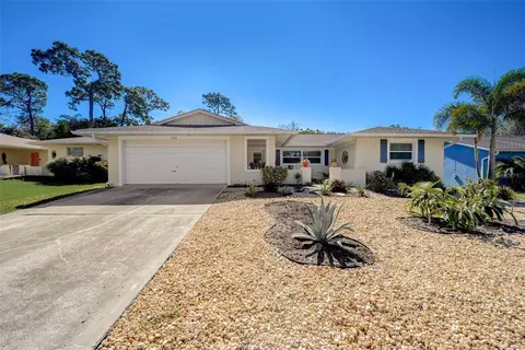 1424 Red Oak Dr, Tarpon Springs, FL 34689