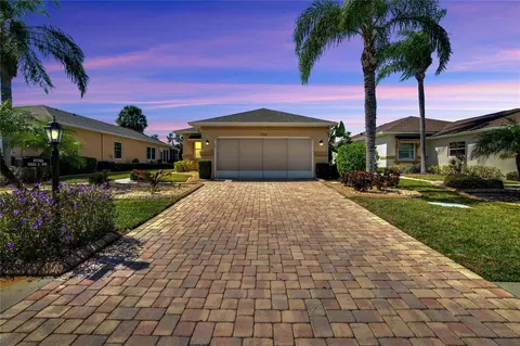 1930 Sterling Glen Ct, Sun City Center, FL 33573