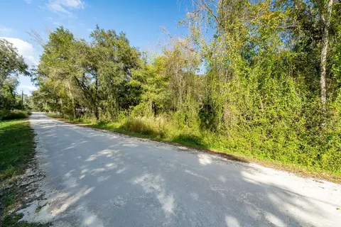 3232 Polaris Rd, Dade City, FL 33523