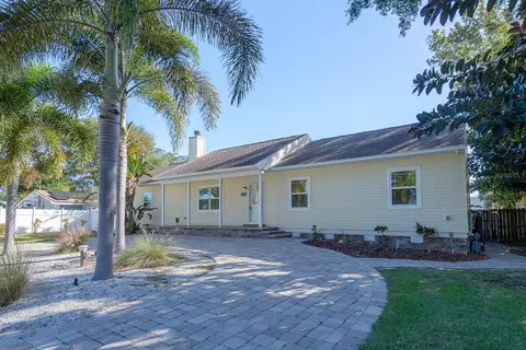 1473 Laconia Dr W, Clearwater, FL 33764