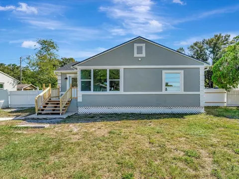 1103 30th St W, Bradenton, FL 34205
