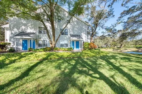 3103 Valley Oaks Dr, Tampa, FL 33618